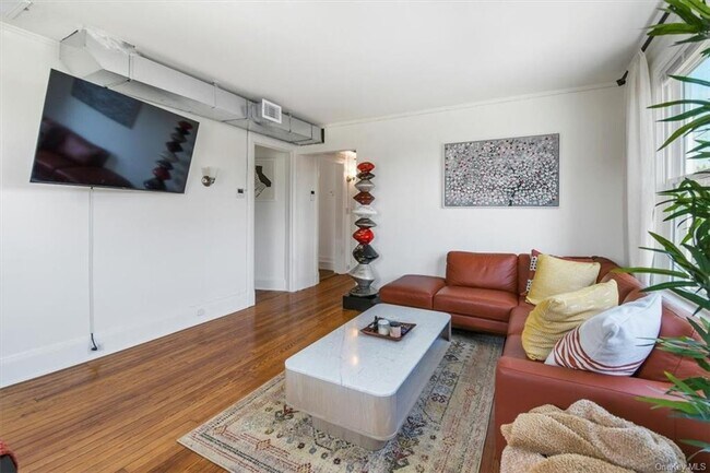 Building Photo - 1 Bayview Ave