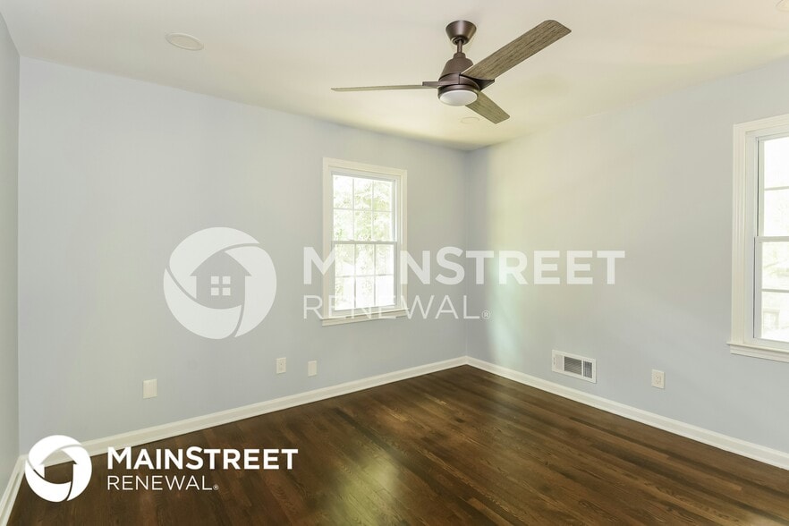 Building Photo - 2730 Cedarbrook Dr