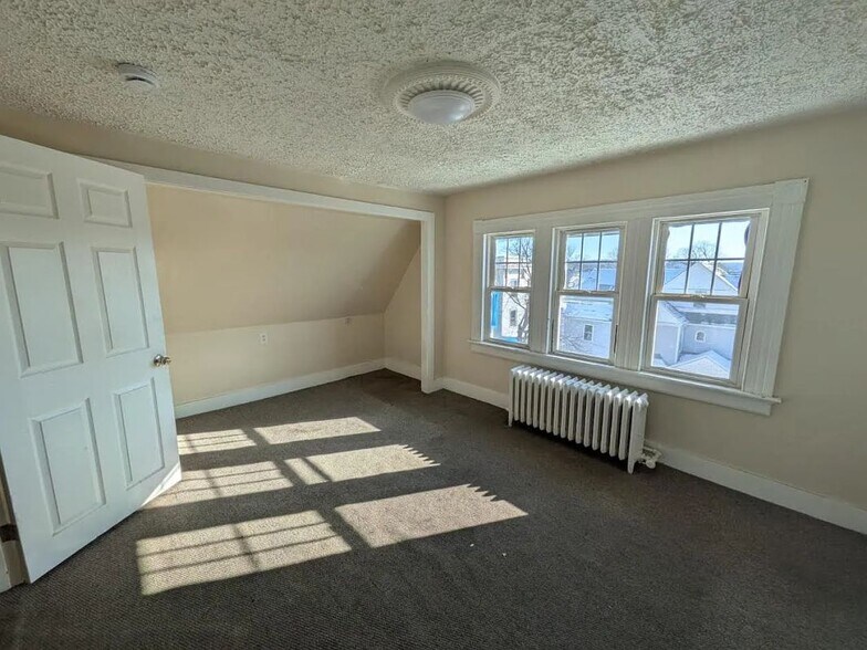 Building Photo - 236 Hillside Ave