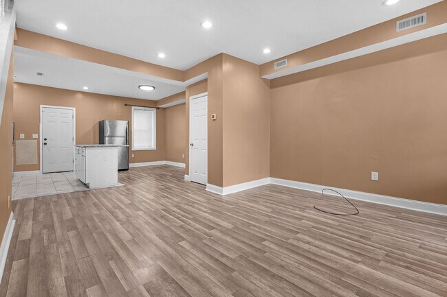 Building Photo - 3003 W Garrison Ave