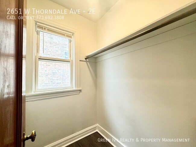 Building Photo - 2651 W Thorndale Ave