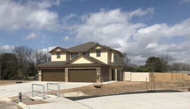 Building Photo - Luxury Duplex With Oversized Yard!