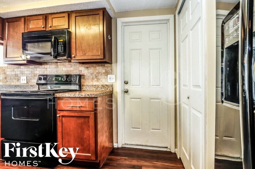 Building Photo - 7124 Cay Dr