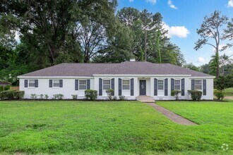 Building Photo - Recently renovated home in Whitehaven