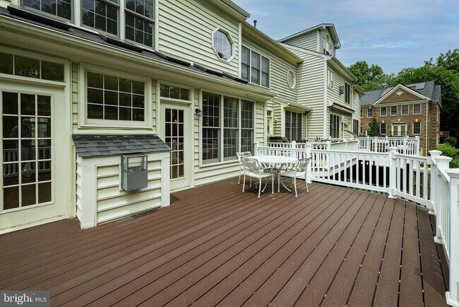 Building Photo - 1156 Regal Oak Dr