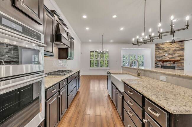 Building Photo - Beautifully maintained and move-in ready, this stunning mostly one-level all-brick home
