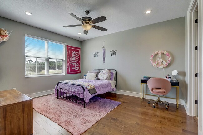 Building Photo - 10613 White Oak Dr