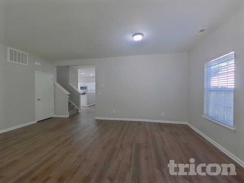 Building Photo - 11035 Elven Dr