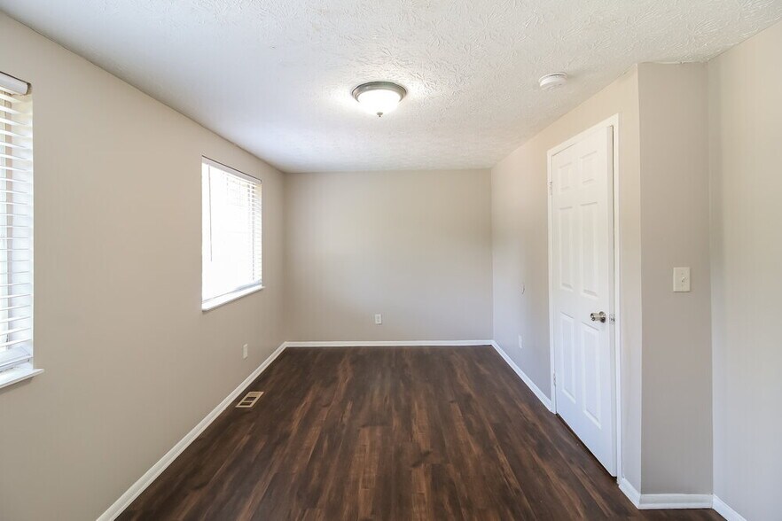 Building Photo - 6818 Graves Mill Dr
