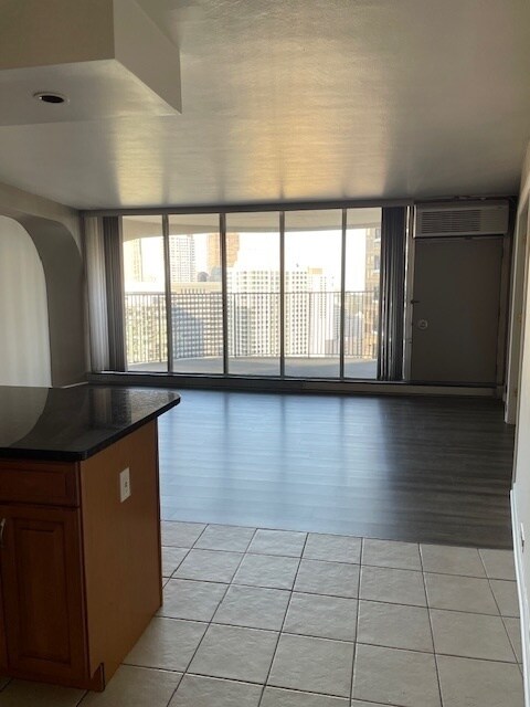 Building Photo - 300 N State St