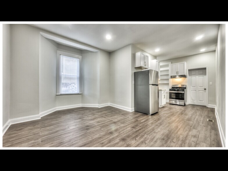 Building Photo - 2220 Lyndhurst Ave