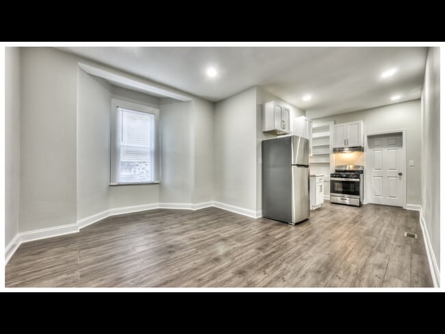 Building Photo - 2220 Lyndhurst Ave