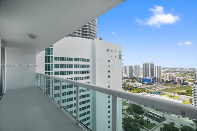 Building Photo - 1800 N Bayshore Dr