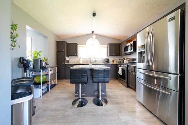 Building Photo - 15709 Chalet Ct