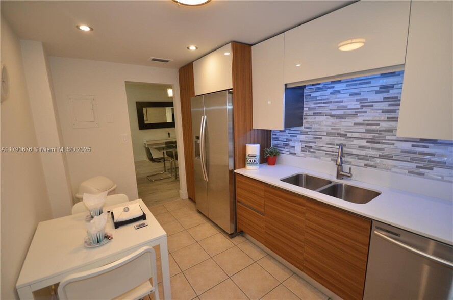 Building Photo - 3801 S Ocean Dr