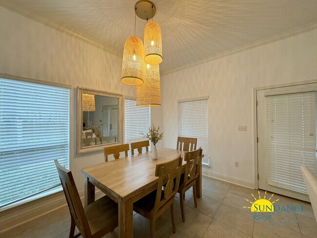 Building Photo - Exceptional Opportunity: Main Home plus Ga...