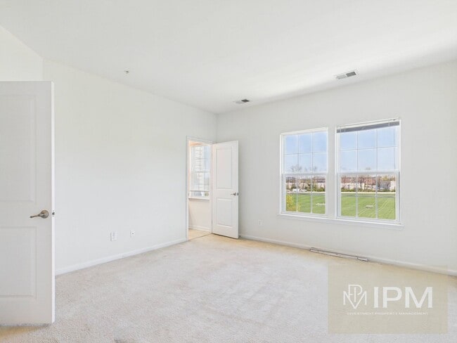 Building Photo - Beautiful 4 Bedroom, 2.5 Bath Townhome in Regents Glen!