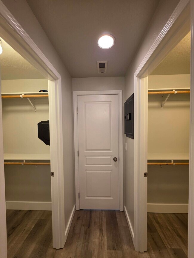 Building Photo - 6009 Pimlico Dr
