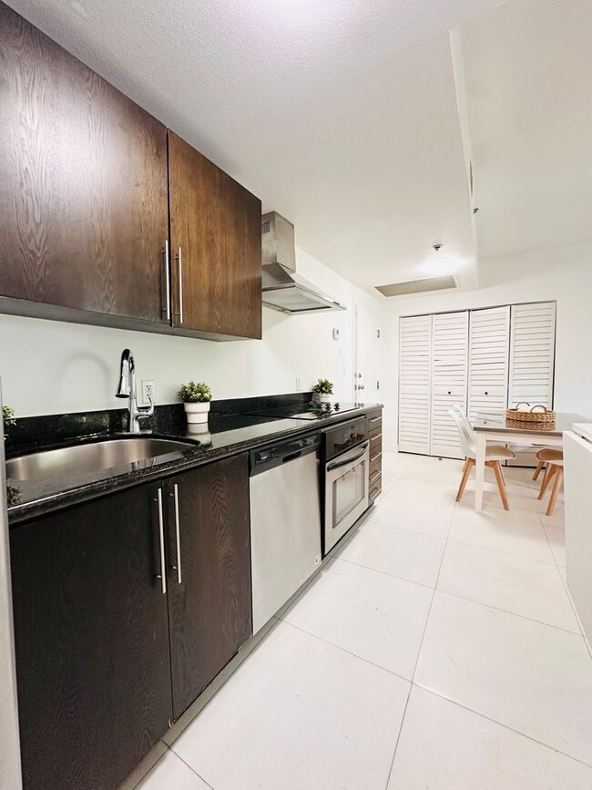 Building Photo - Bright and furnished 1/1 in classy remodel...