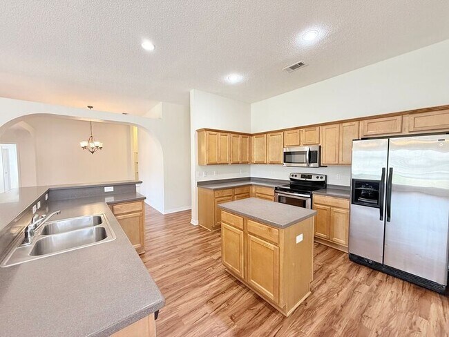 Building Photo - 5851 Chi Chi Cir