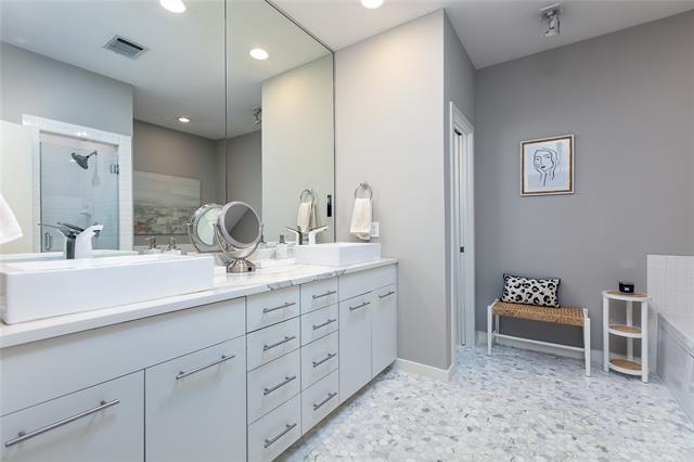 Building Photo - 4100 Travis St