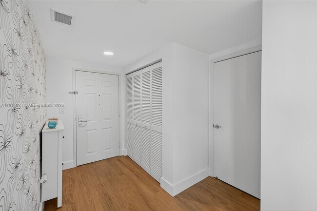 Building Photo - 19501 W Country Club Dr