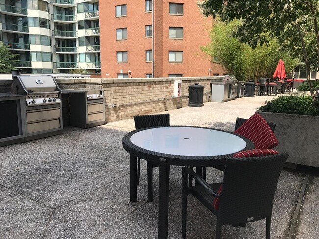 Building Photo - Great Foggy Bottom One Bedroom with Roof Top Pool & Gym includes utilities!