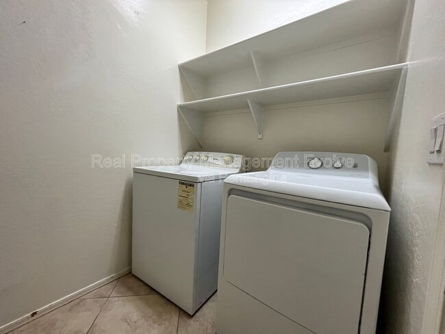 Building Photo - 2825 E Trigger Way