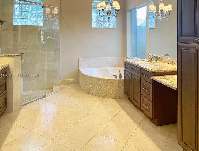 Building Photo - 2579 Mayfair Ln