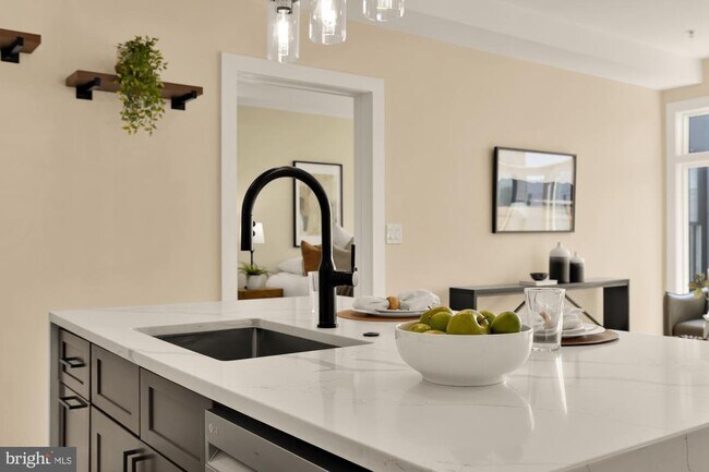 Building Photo - 927 Kennedy St NW