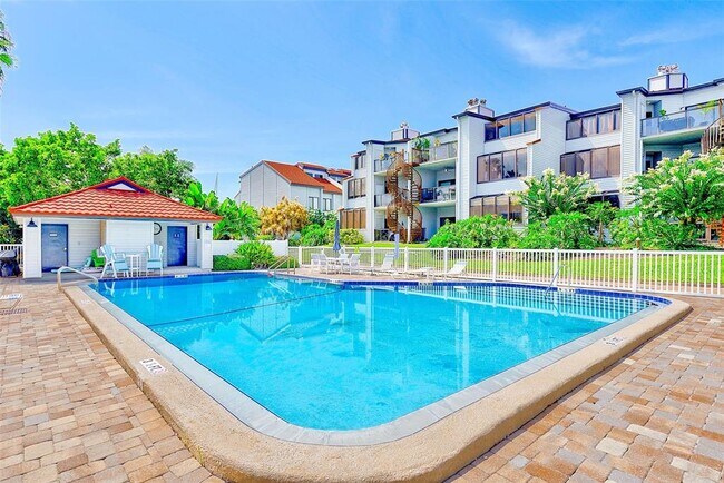 Building Photo - 557 Pinellas Bayway S