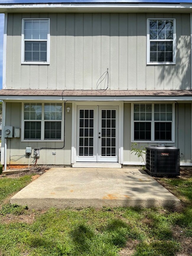 Building Photo - Foxhill Commons