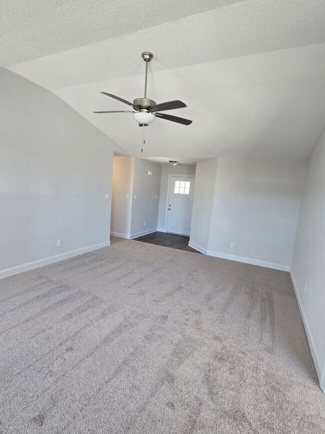 Building Photo - 918 Uplands Ln