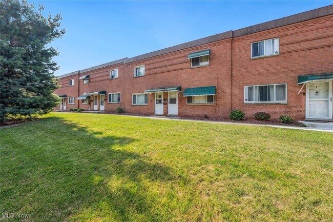 Building Photo - 215 Dalepark Dr