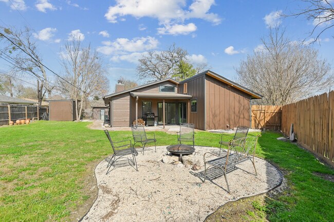 Building Photo - 1409 Clement Ct