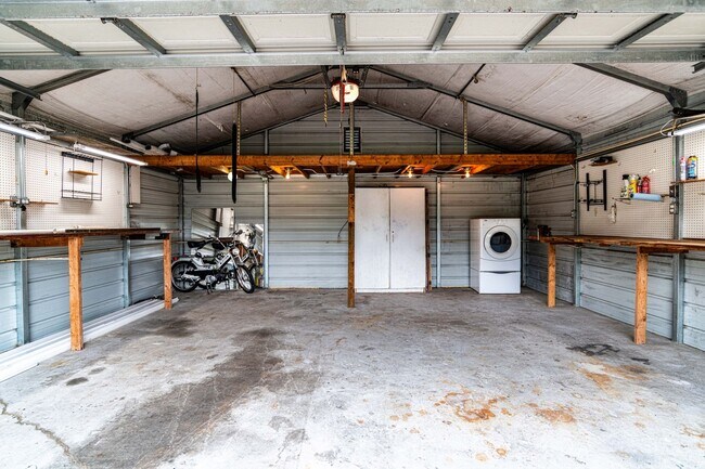 Building Photo - Home on half acre with land and storage