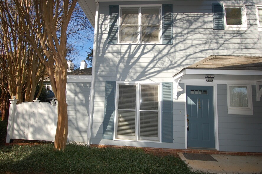 Building Photo - 1450 Barton Place Dr