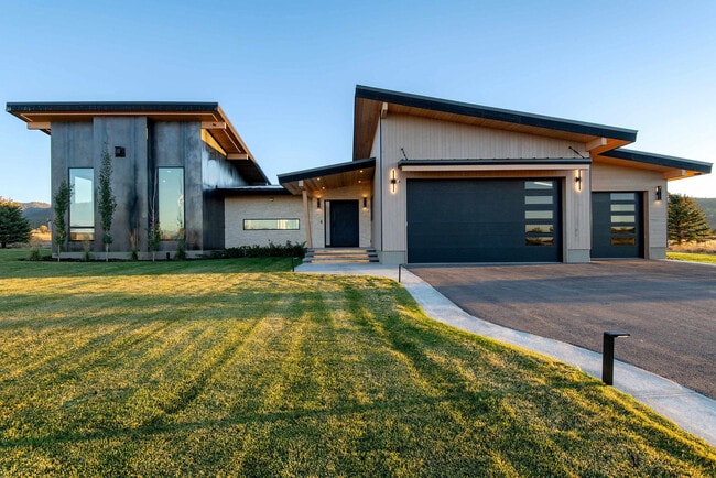 Building Photo - 779 Lucia Ln