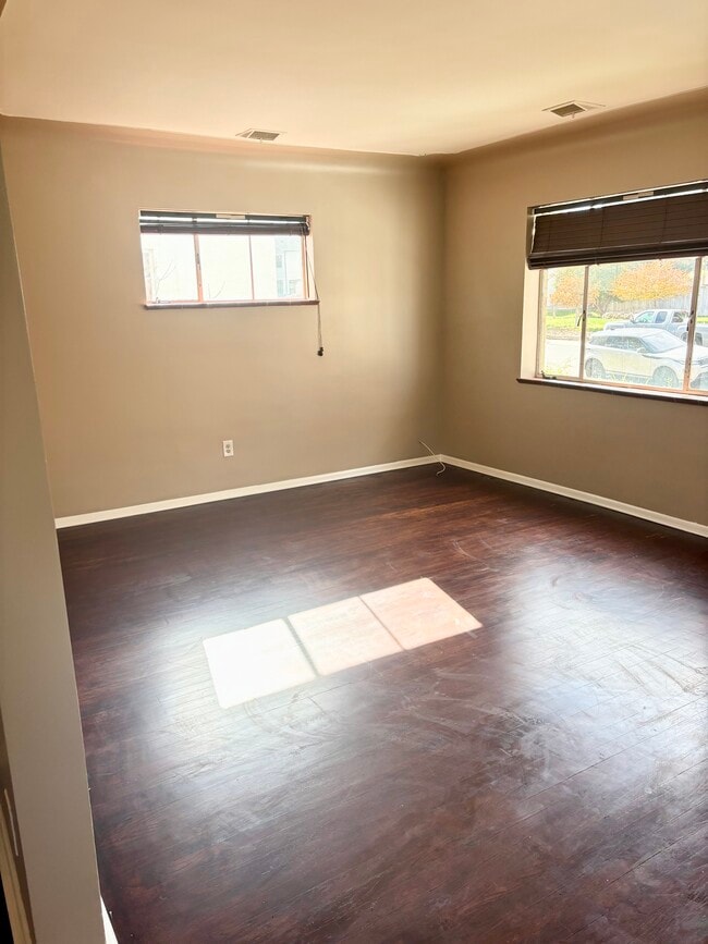 Building Photo - 316 S Dale Ct