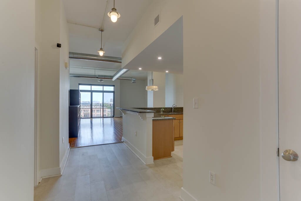 Building Photo - 123 College Pl