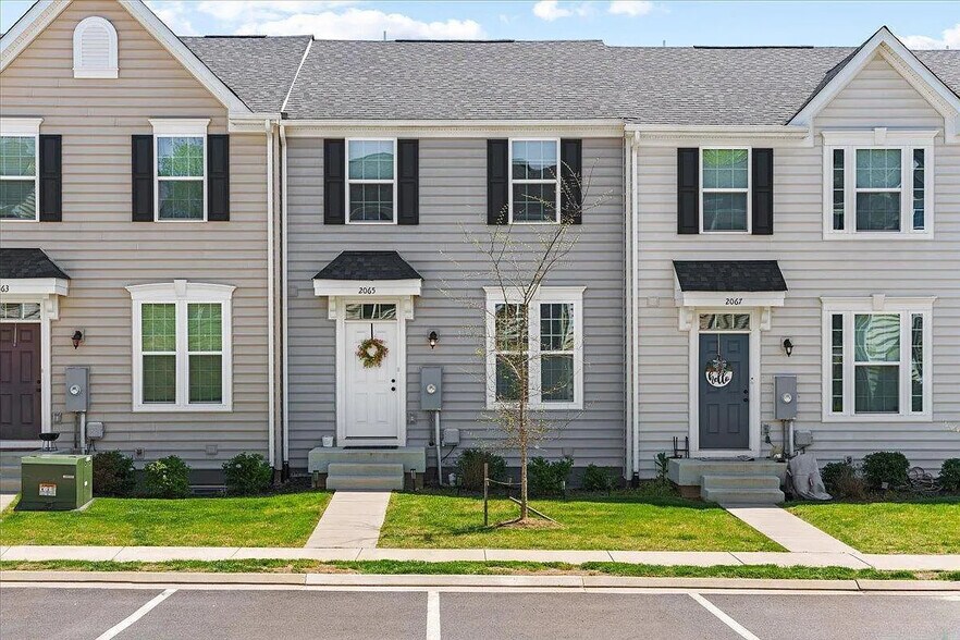 Building Photo - 2065 Elm Tree Ct