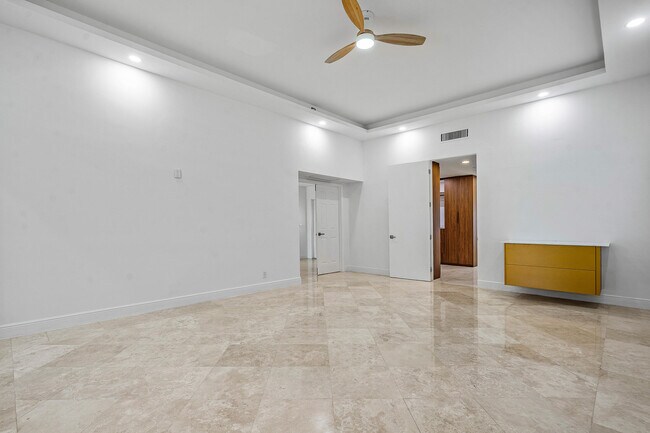 Building Photo - 10391 Boca Woods Ln