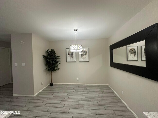 Building Photo - 5525 E Thomas Rd