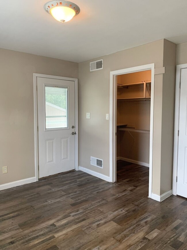 Building Photo - MOVE IN READY, APPLY NOW!!