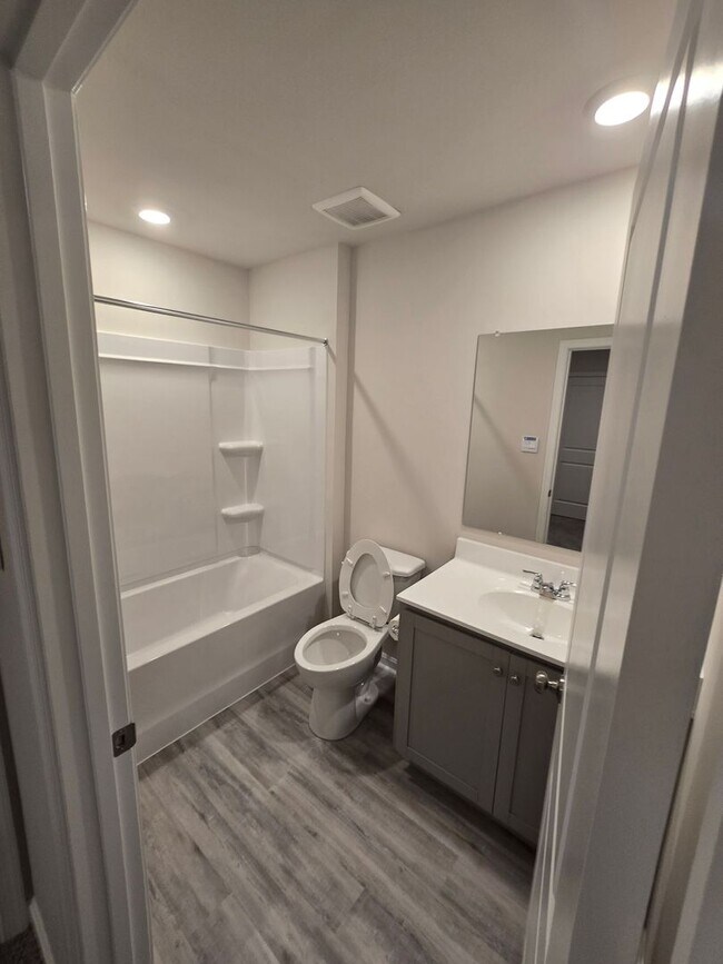 Building Photo - BRAND NEW 3 BEDROOM TOWNHOUSE IN PRINCE GEORGE