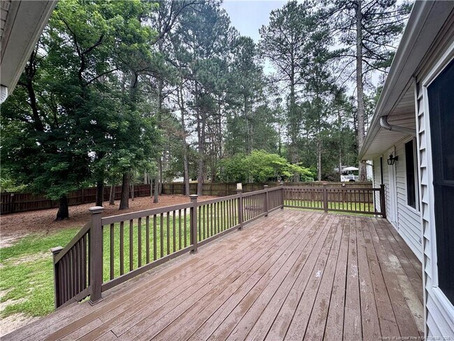 Building Photo - 200 Horseshoe Dr