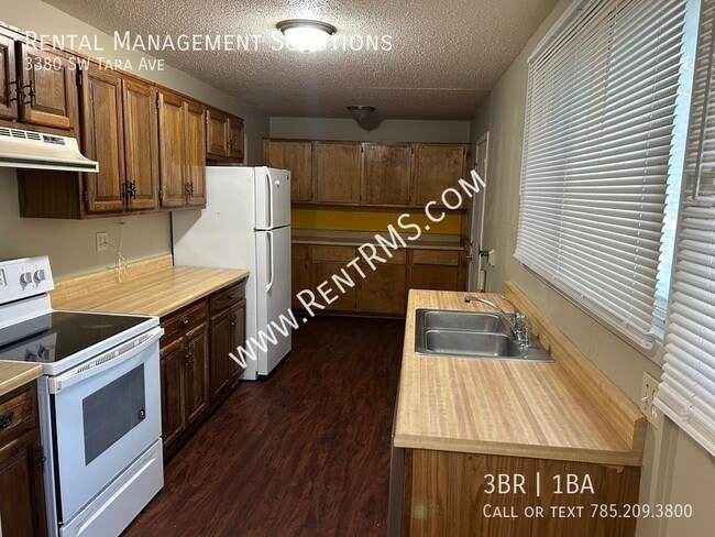 Building Photo - **MOVE-IN SPECIAL**3380 SW Tara Ave - 3 BE...