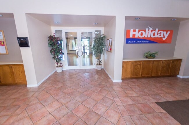 Building Photo - Great Open Floor Plan 3 Bedroom, 2 Bath, Central A/C in Holiday Subdivision!
