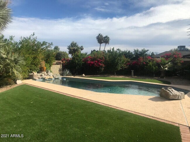 Building Photo - 3924 E Yucca St