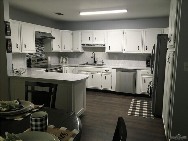 Building Photo - 15 Fern Ave W